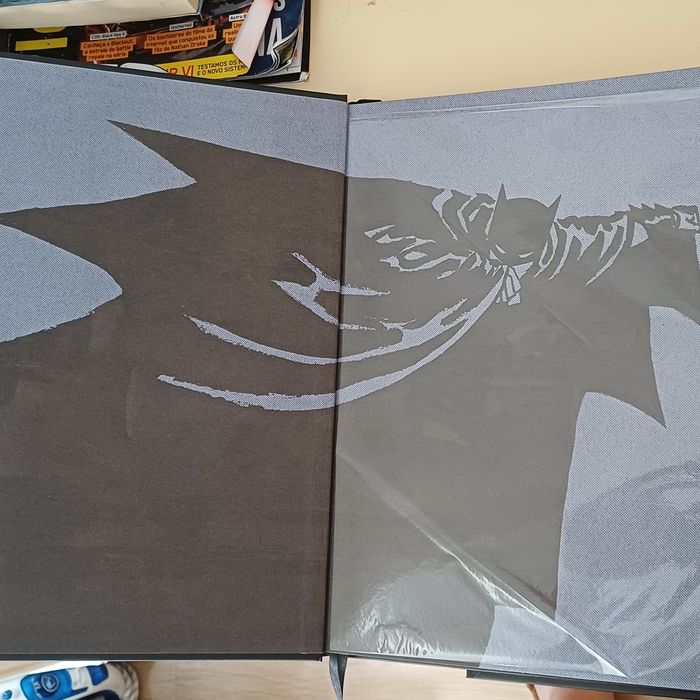 Batman Ano Um Edição Absoluta em português 2 revistas em capa dura