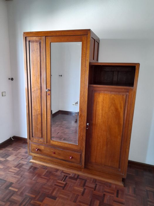 Mobilia quarto com 100 anos