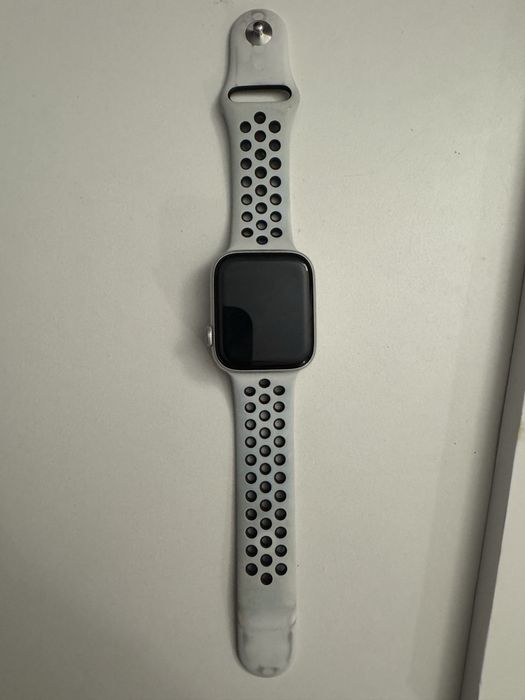 Apple Watch SE 2 gen. 44mm + Oryginalny Pasek Nike + Pasek Zestawowy