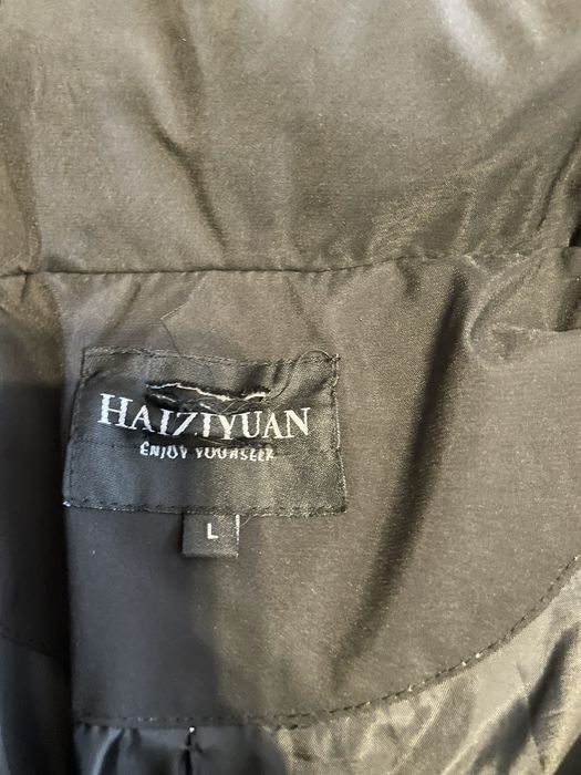 Чорна зимова куртка