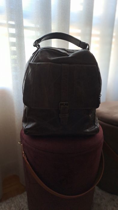 Mochila em pele castanha da Foreva