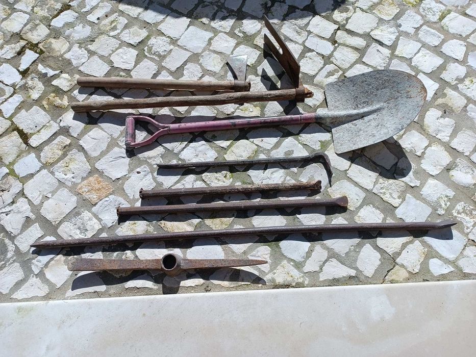 Guilhos, enxada, picareta, pá, machado, etc