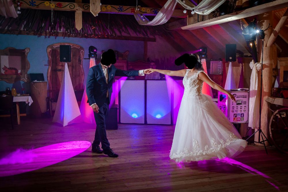 Koronkowa suknia ślubna