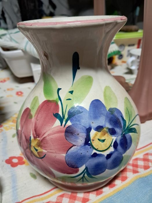 Jarra antiga pintada a mão