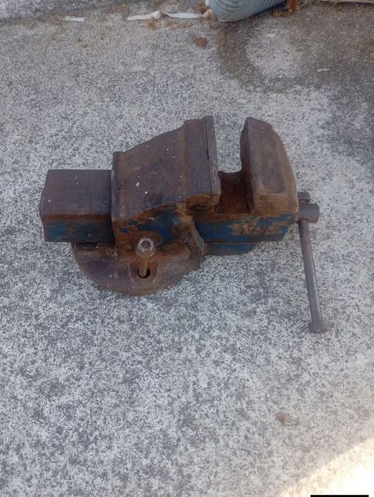 Vendo este torno de ferro muita bonita