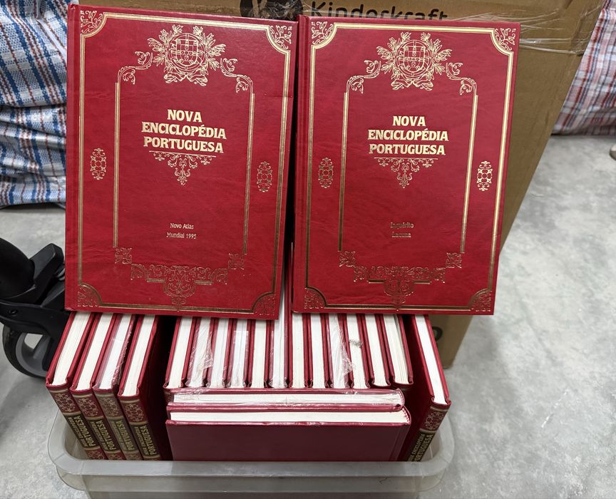Conjunto de volumes “Nova Enciclopédia Portuguesa”