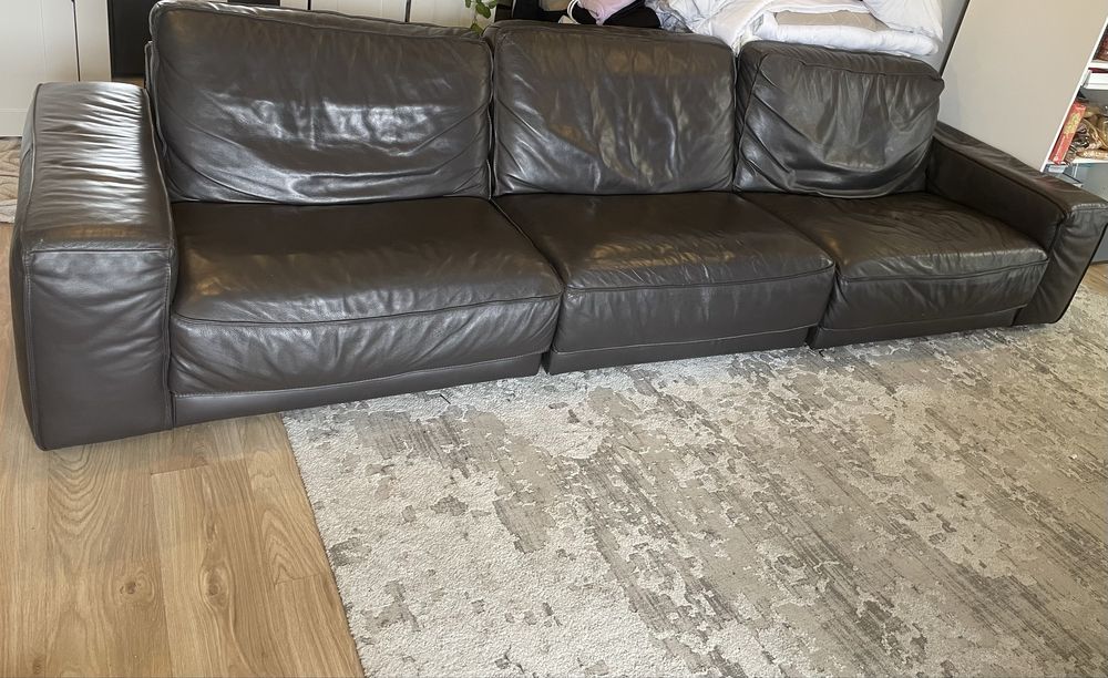 Vende- se sofa de couro + tapete 300x250 URGENTE