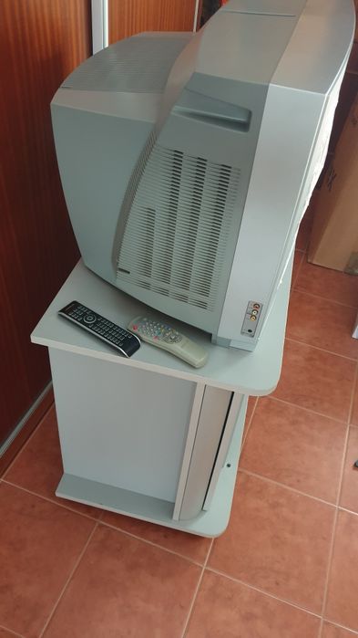 Televisão Samsung com móvel