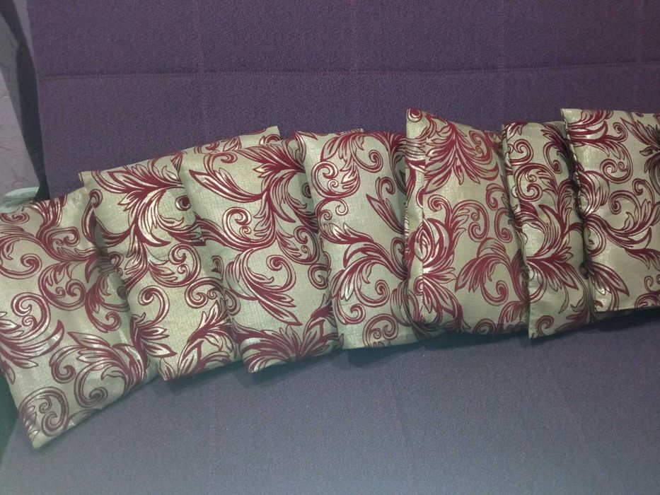 Подушки декоративні в ідеальному стані.