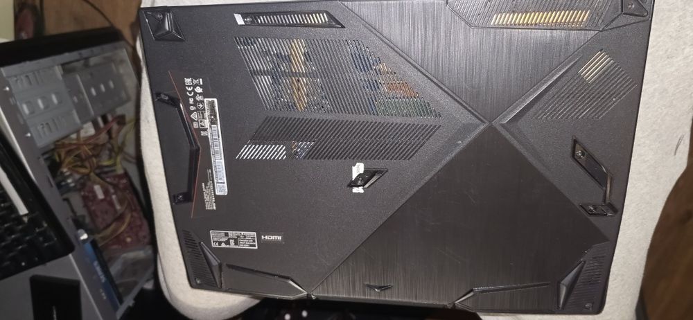 Sprzedam laptopa msi gf63 thin 10UC