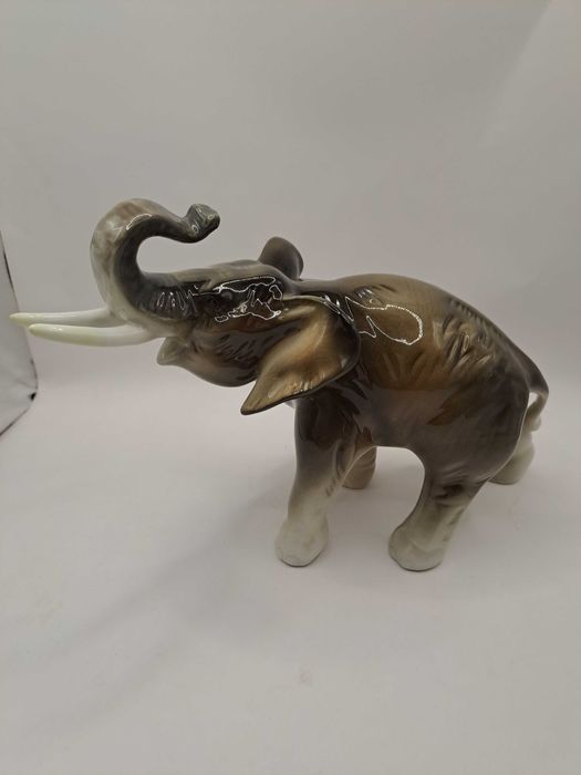 Статуетка. Статуэтка. Слон