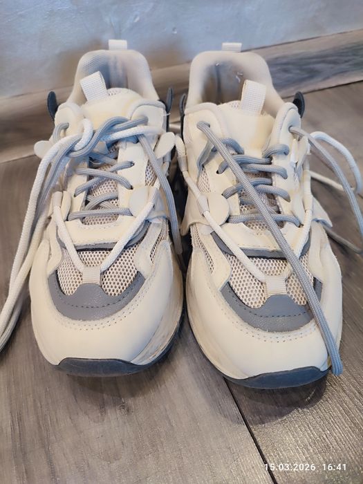 Кросівки для дівчинки