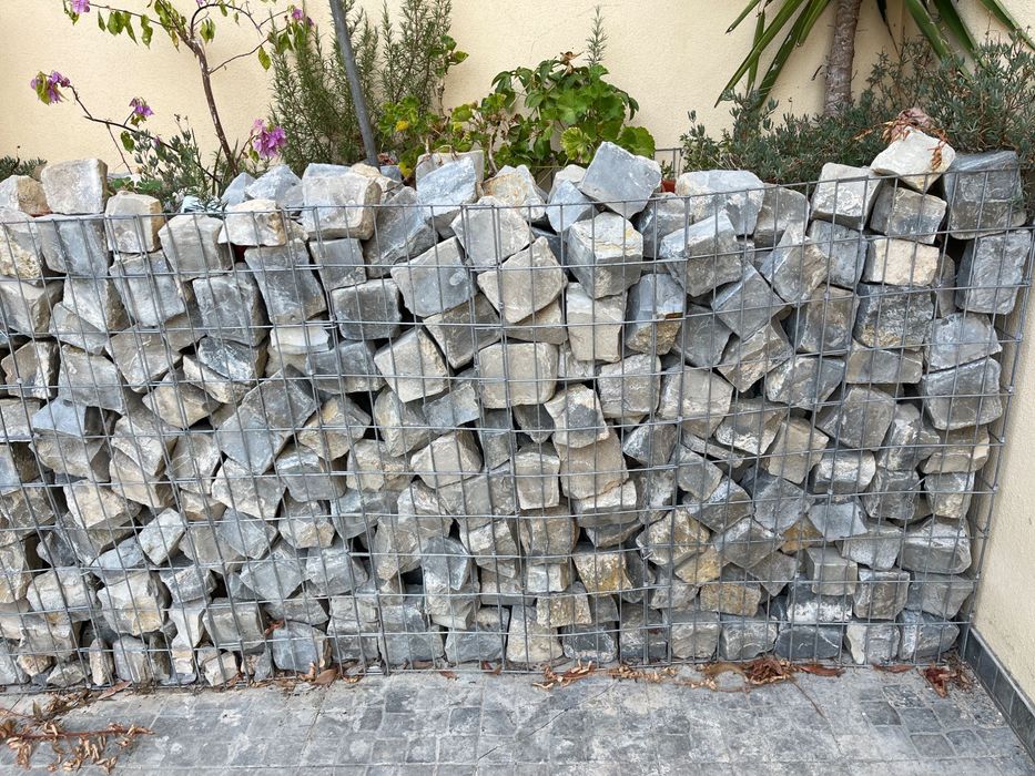 Estrutura muro gabião jardim