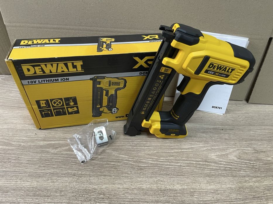 DeWalt DCN701/акцмуляторний степлер деволт