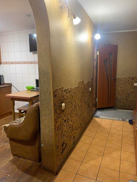 Продаж частини будинку з окремим подвір'ям  Польова