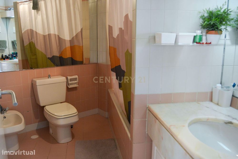 T2 Mobilado com Vista Mar | Guia de Cascais