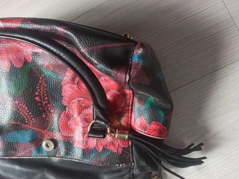 Torebka damska Desigual – kwiatowy wzór, styl boho