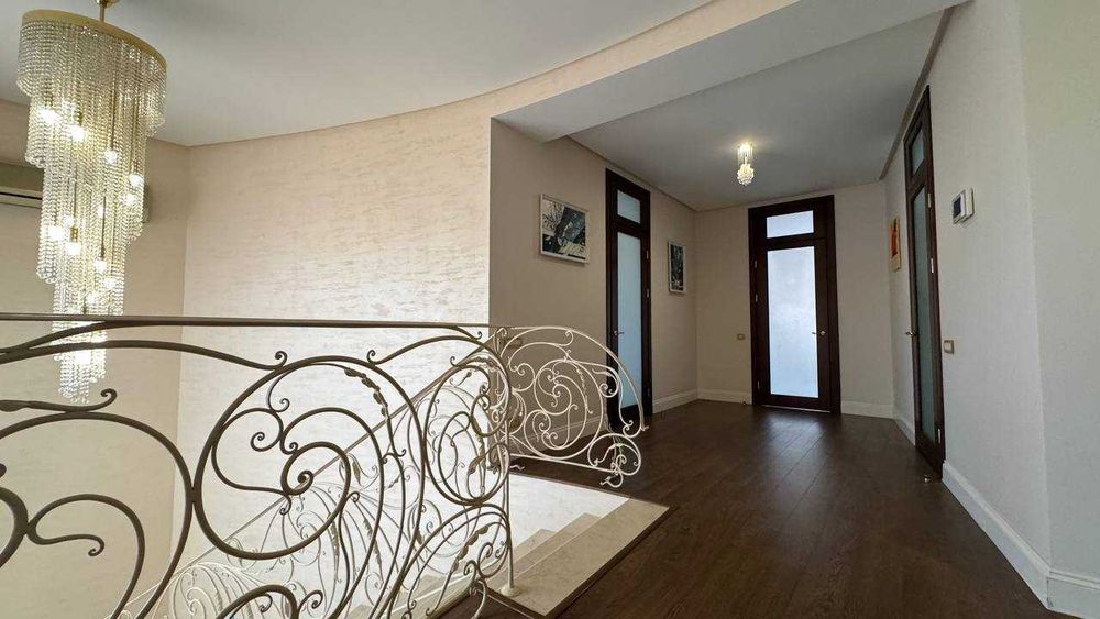 Продаємо сучасний будинок Еліт-класу на Цементників