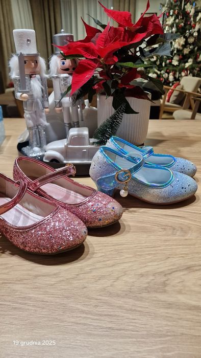 Zestaw bucików dla małej księżniczki rozmiar 27