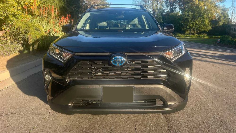 Toyota RAV4 Hybrid XSE      2021