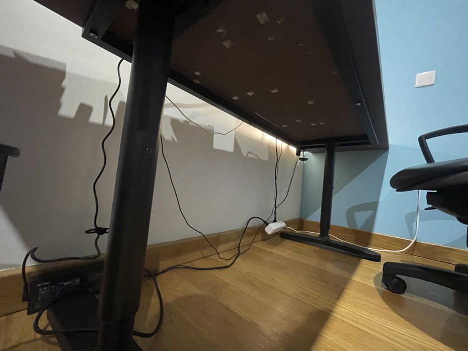 Secretária Karlby Nogueira + Estrutura Bekant IKEA