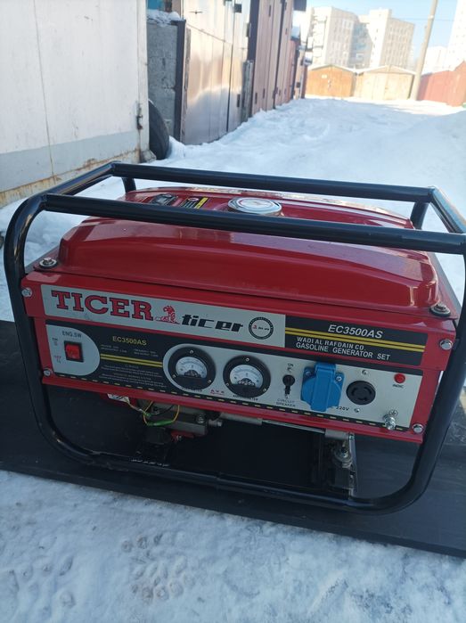 Бензиновий генератор