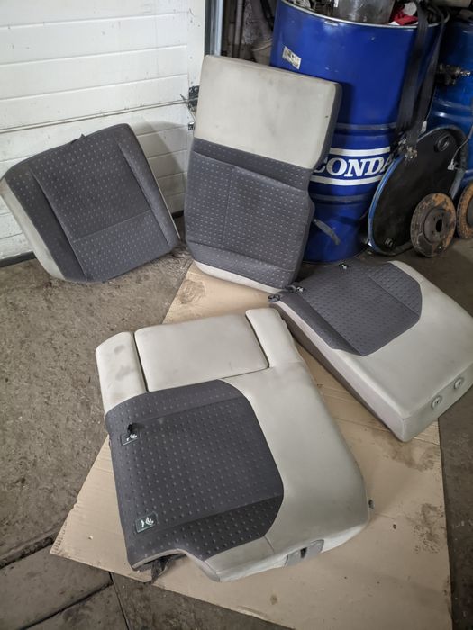 Комплект сидінь на nissan X trail (t 30)