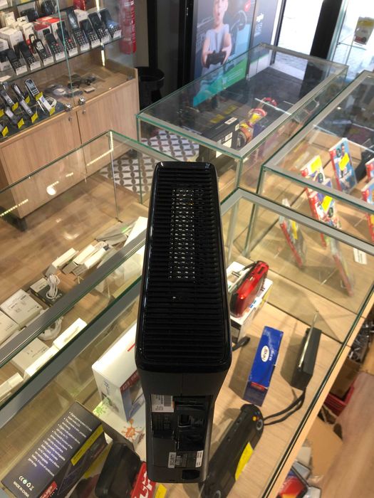 CONSOLA XBOX360 SLIM 4GB PRETA COM COMANDO - USADA SEM CAIXA