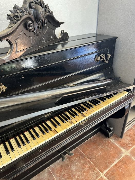 Piano vertical antigo A. Dumas Fils & Cie – Para restauro