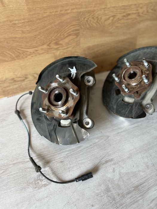 Цапфа передня права в зборі Nissan Rogue 21-24  400146RA0A
