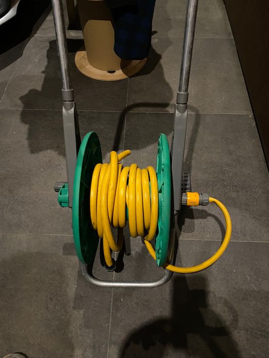 Carrinho enrolador mangueira