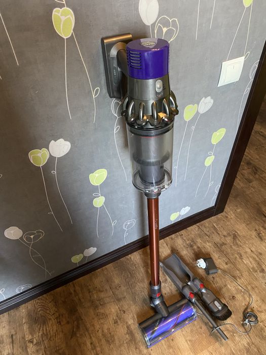 Пылесос аккумуляторный Dyson V10