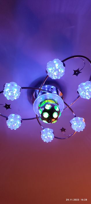 Продам люстру б/у..