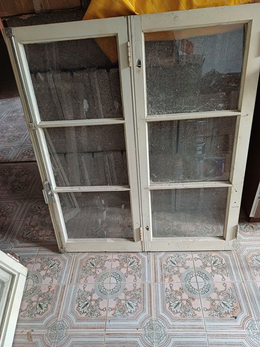 Vendo portas de madeira maciça em Mogno almofadadas.