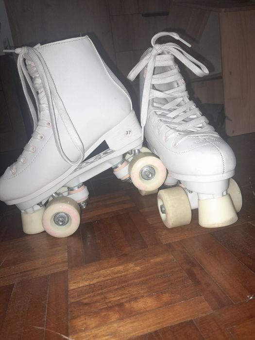 Patins 4 rodas brancos