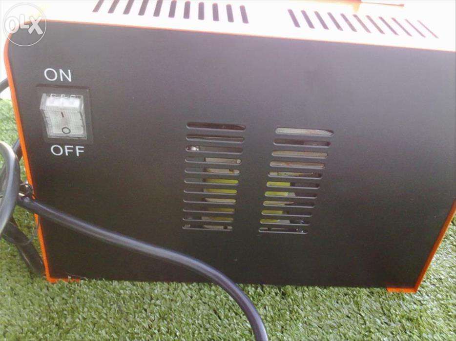 Carregador de Bateria 12 v e 24 v (carro e motas)