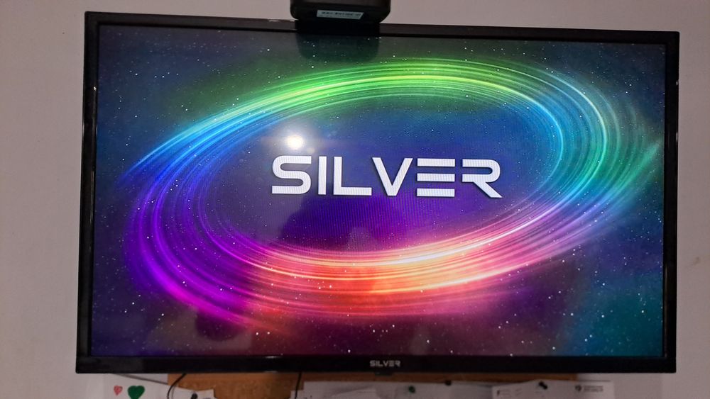 TV Silver 32" – para peças / reparação
