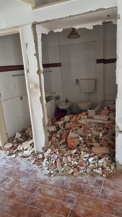 Demolições e recolha de entulhos