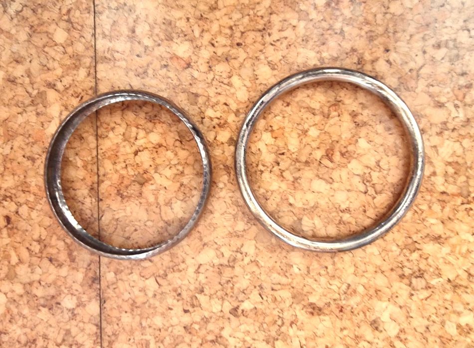 Conjunto de duas pulseiras metalizadas