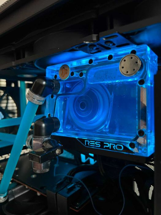 PC Gamer Ryzen 5 5600 + RX 5700XT — watercooling custom, caixa Lian Li Dan (ITX)