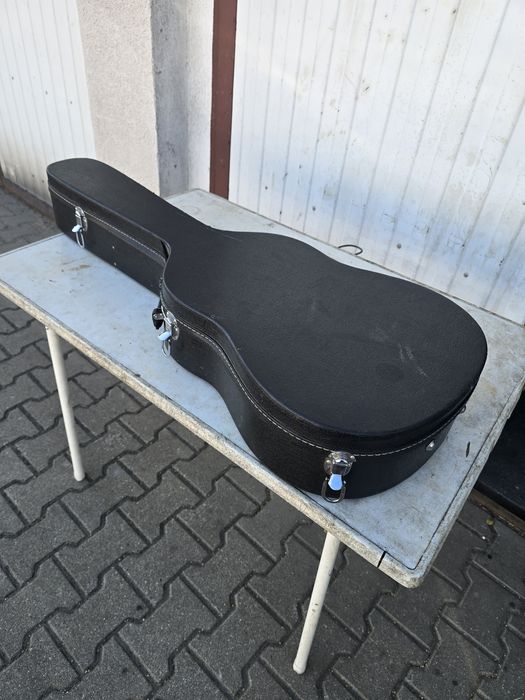 Futerał na gitarę. Gitara gratis.