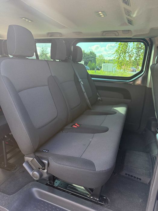 Bus na wynajem 9. osobowy. Renault Trafic Long 2024,