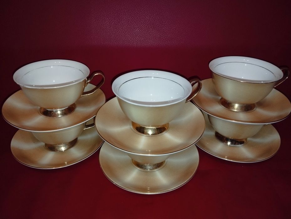 Продам керамічний сервіз с позолотою