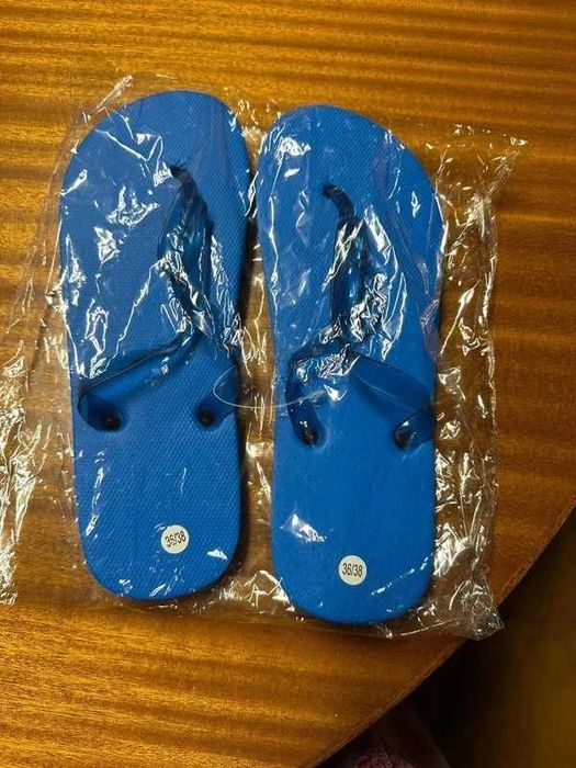 Chinelos de enfiar no dedo, azuis, novos, tamanho 36/38