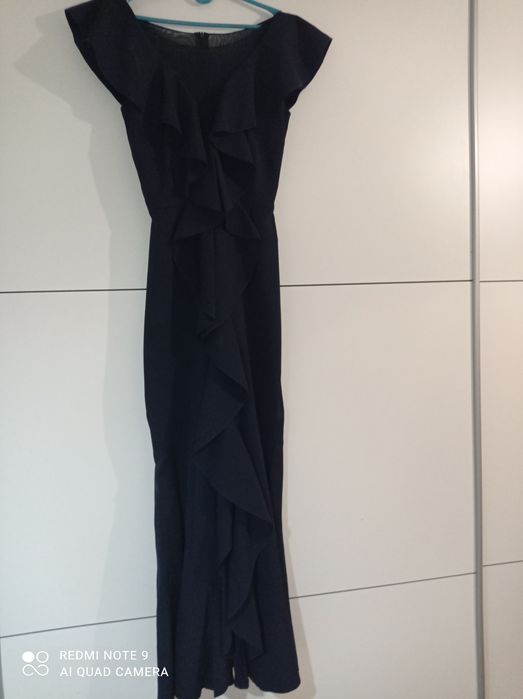 Sukienka granatowa długa z falbana i rozcięciem na środku