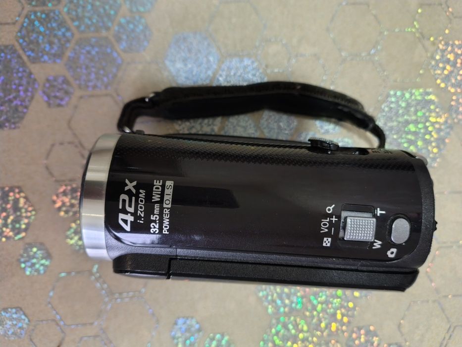 Відеокамера "Панасонік" в гарному стані.