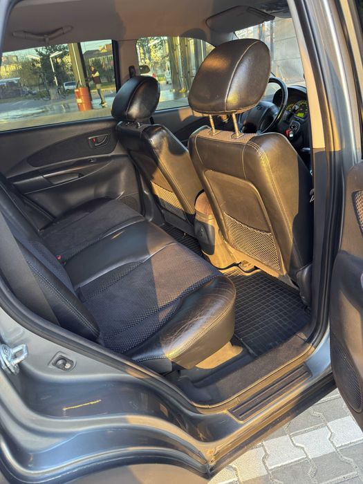 Продам хороший автомобіль Hyundai Tukson Хюндай Туксон 2012 2.0 бензин