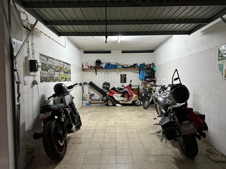 Alugo lugar garagem para moto, junto à galp do laranjeiro