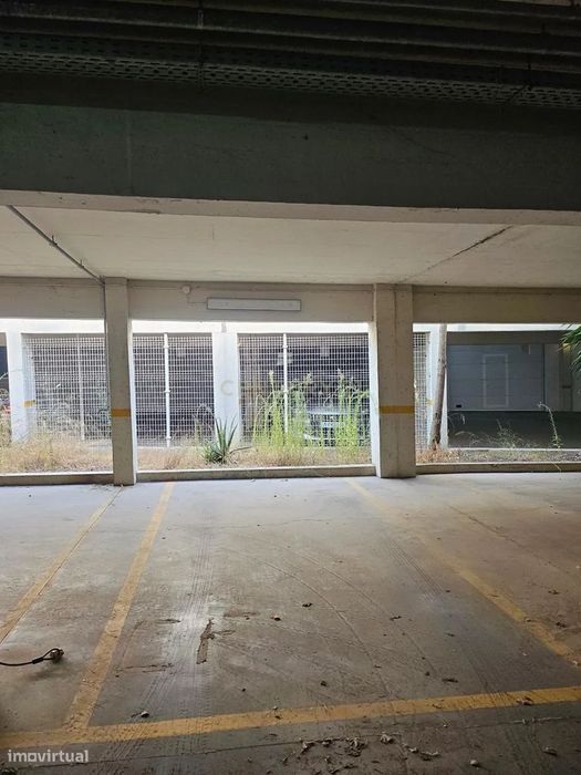 Garagem à Venda na Tapada do Matias – Excelente Oportunidade de Invest