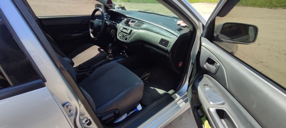 Mitmitsubishi lancer 9